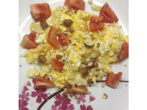 Rührei mit Tomaten und Nüssen - Candida Frühstücks Rezept